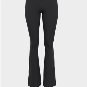 Aritzia BUTTER New Cheeky Flare Hi-Rise Legging in black! Size 2!